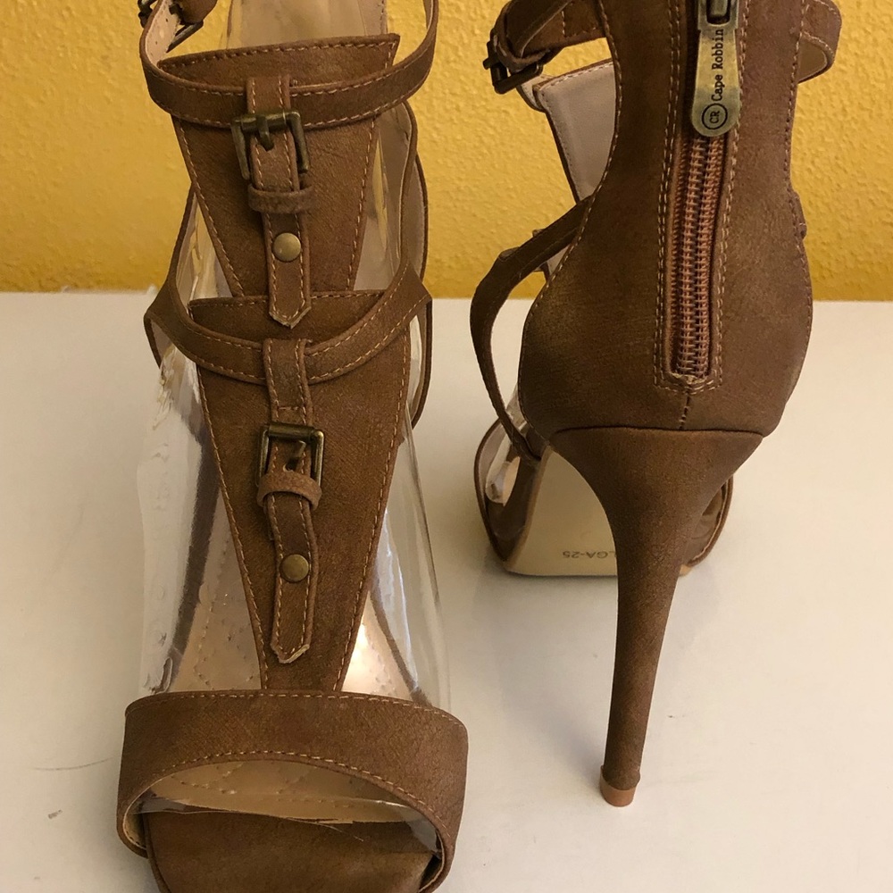 New Cape Robbin camel heels